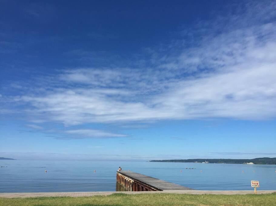 佐渡 ビーチまで0分 1客のみ オーシャンビュー Beach Side House ウッドデッキ Sado Екстериор снимка